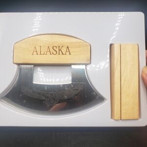 Alaska ULU Knife New In Box 8 x 6 x 1 With Stand
